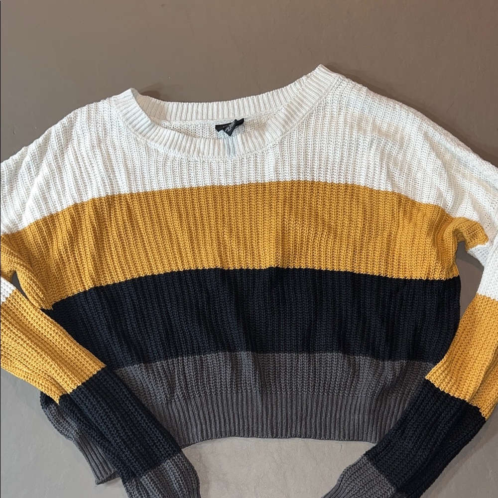 Women’s medium Rue21 Striped Knit Sweater in White, Gold, and Black